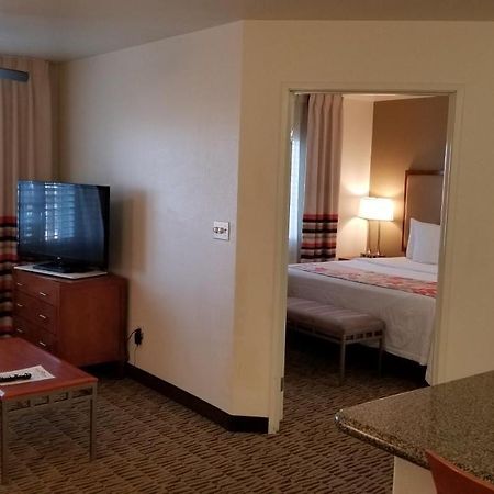 Hawthorn Suites Victorville Bagian luar foto