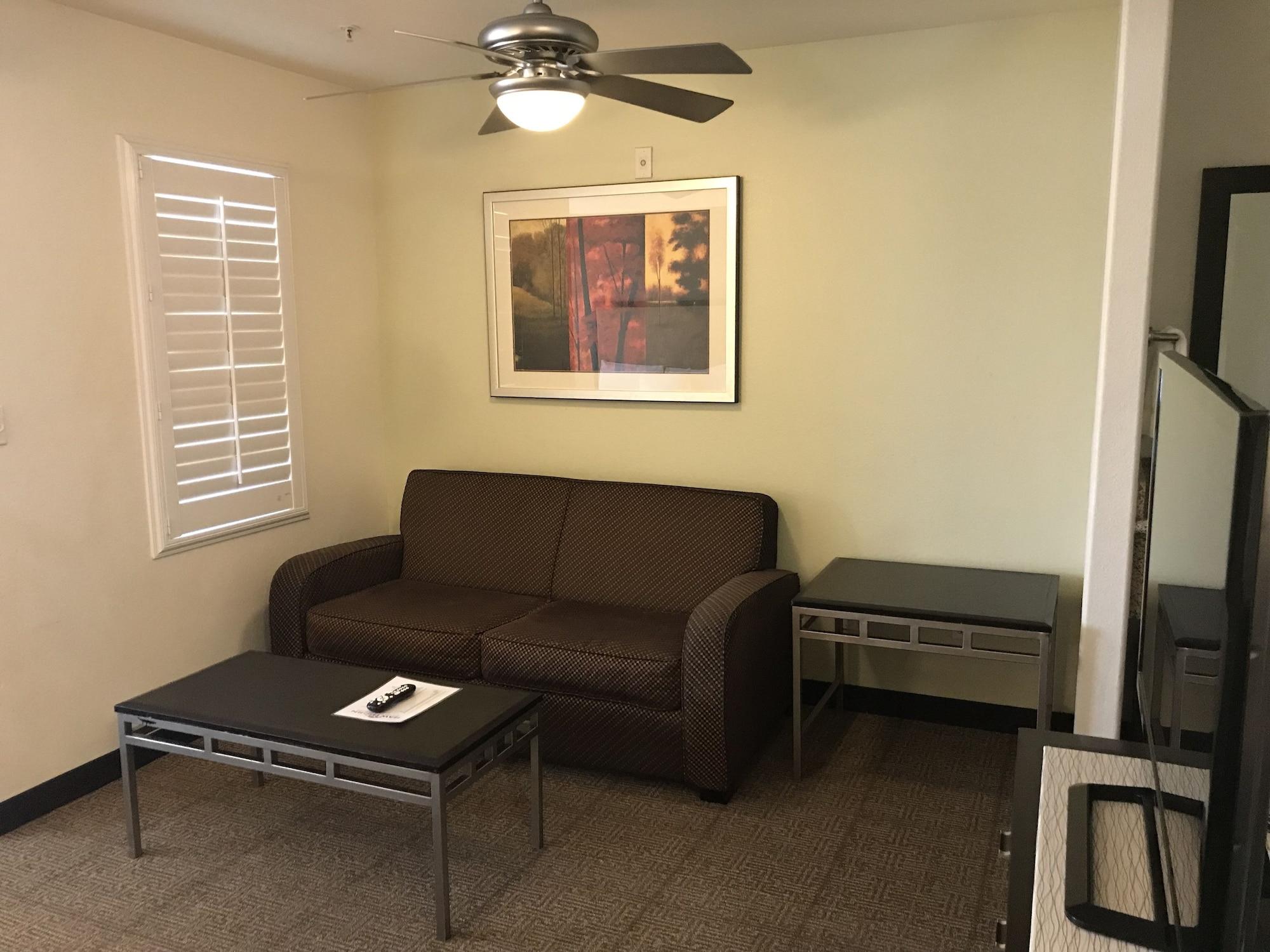 Hawthorn Suites Victorville Bagian luar foto