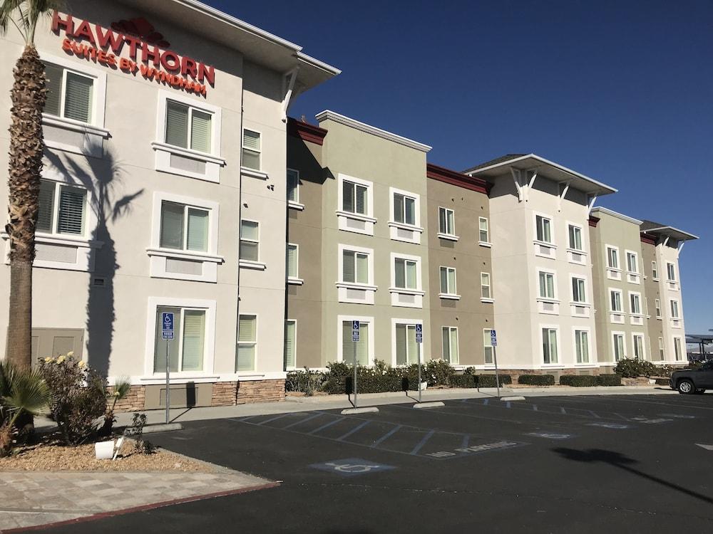 Hawthorn Suites Victorville Bagian luar foto
