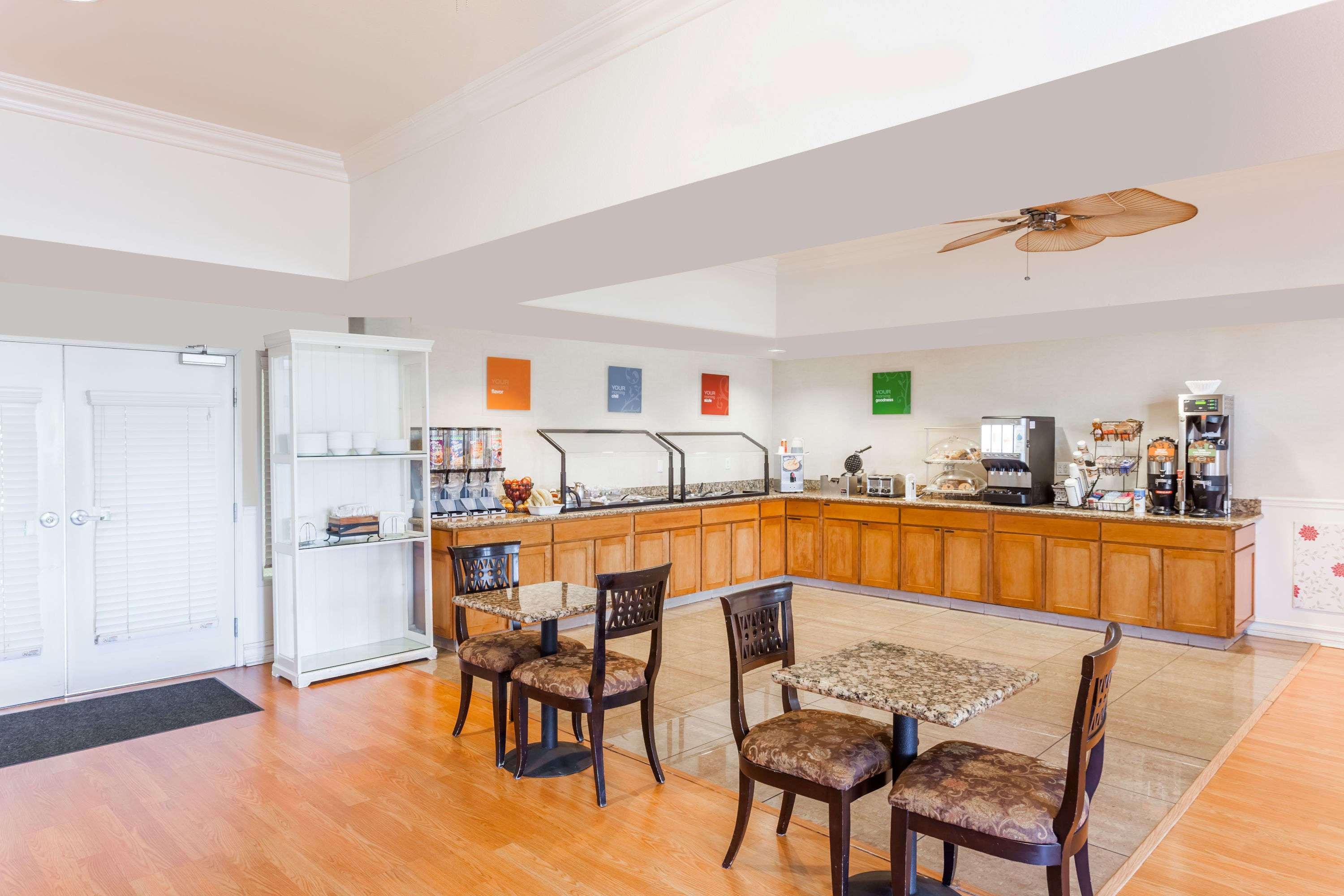 Hawthorn Suites Victorville Bagian luar foto