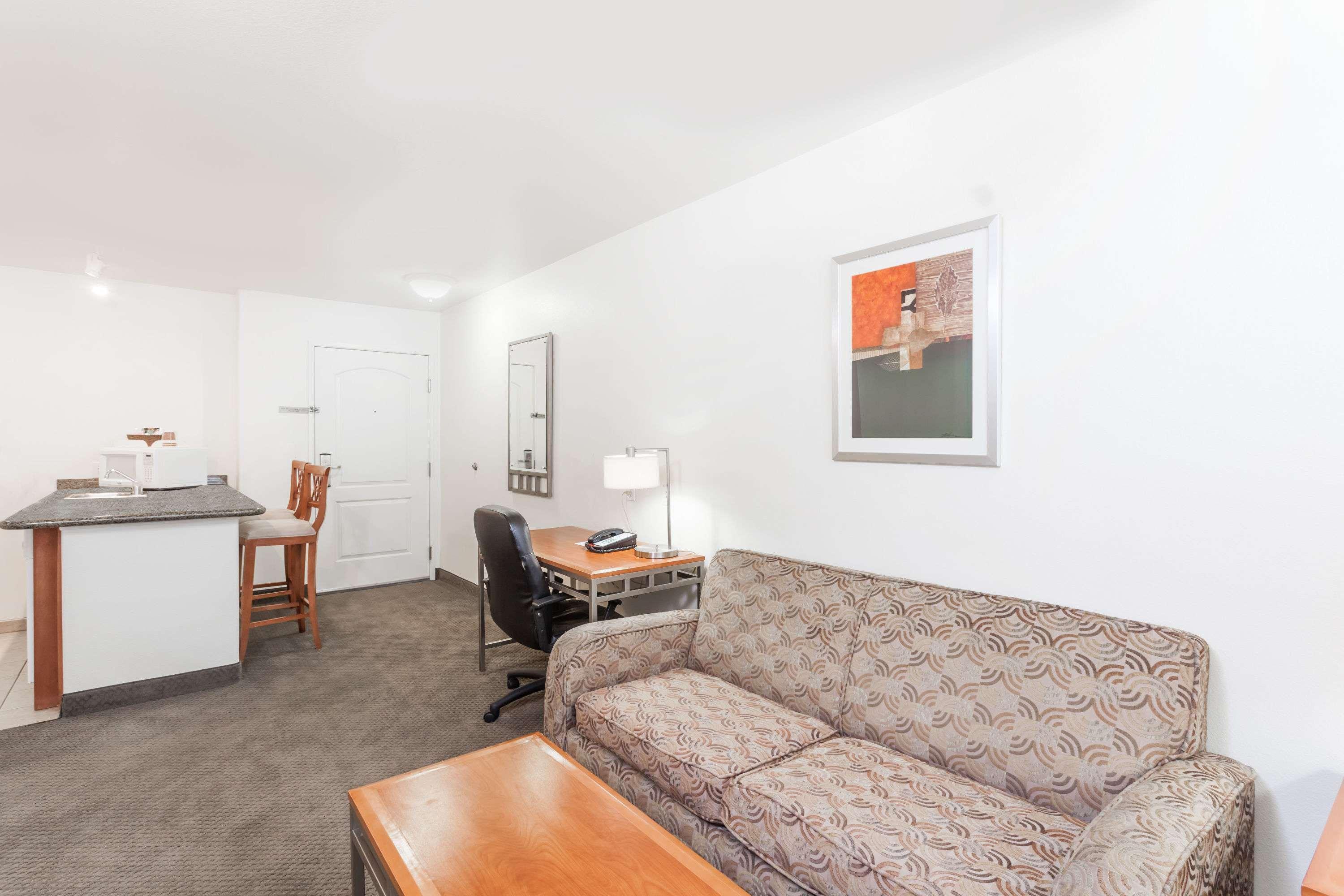 Hawthorn Suites Victorville Bagian luar foto