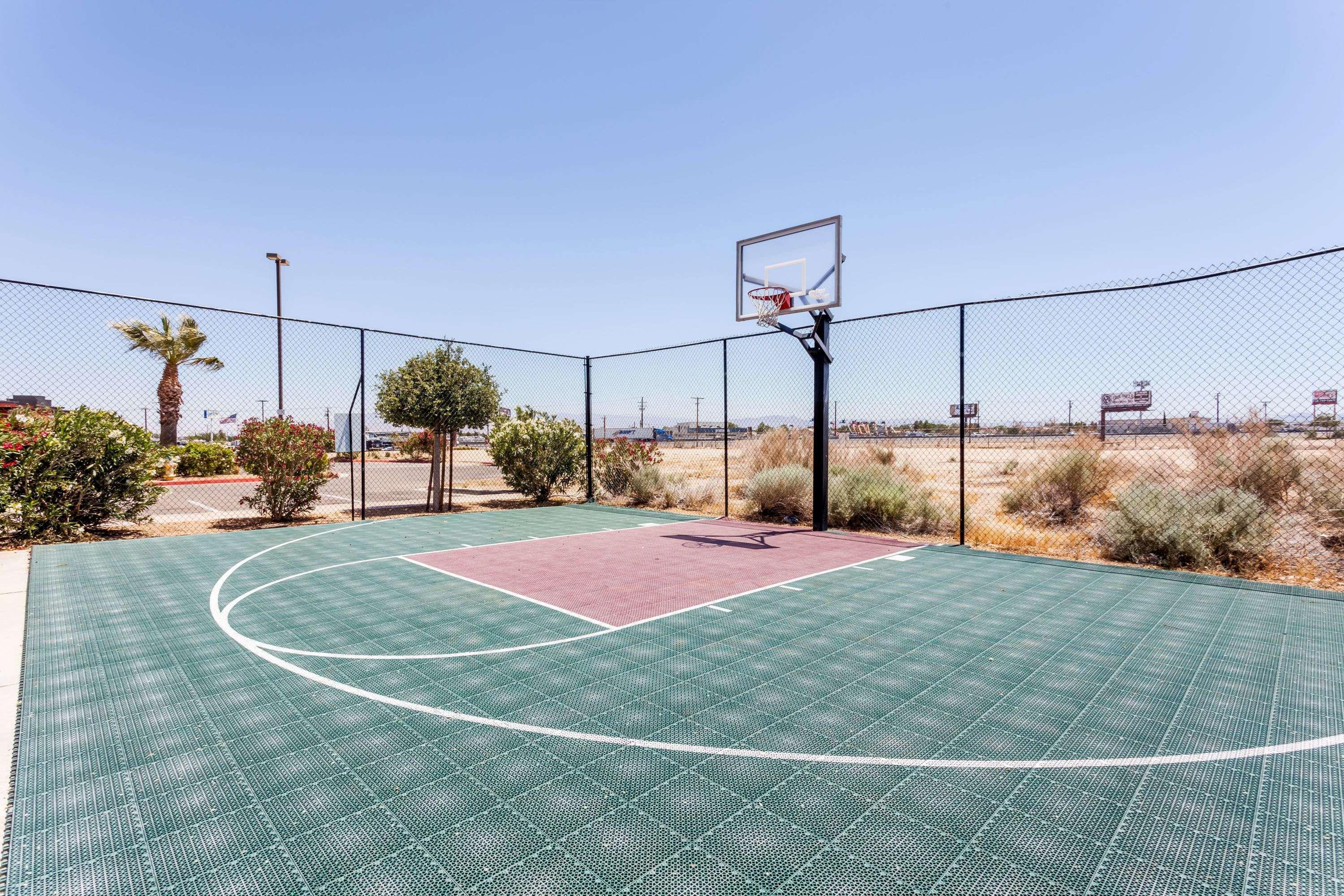 Hawthorn Suites Victorville Bagian luar foto