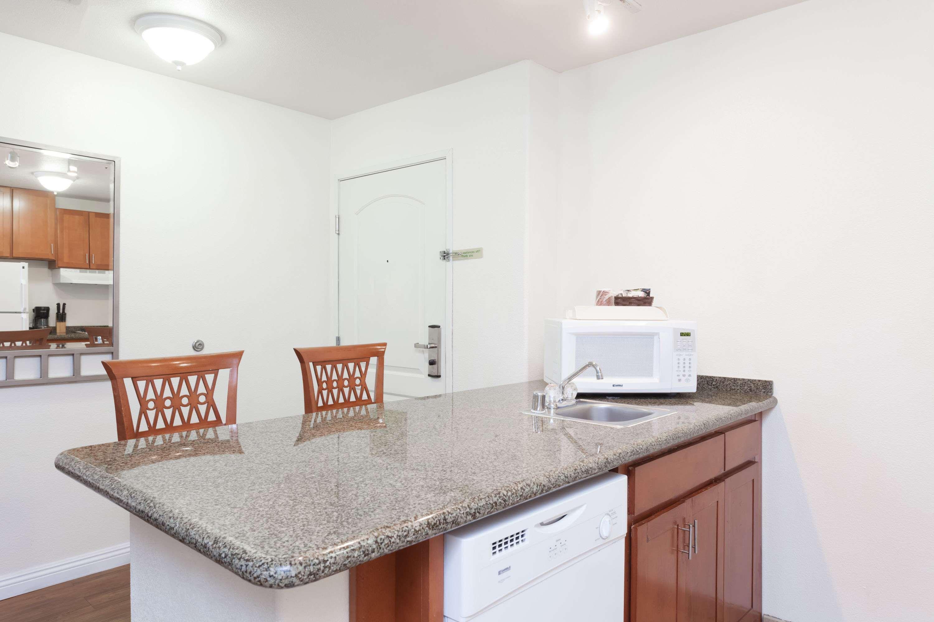 Hawthorn Suites Victorville Bagian luar foto