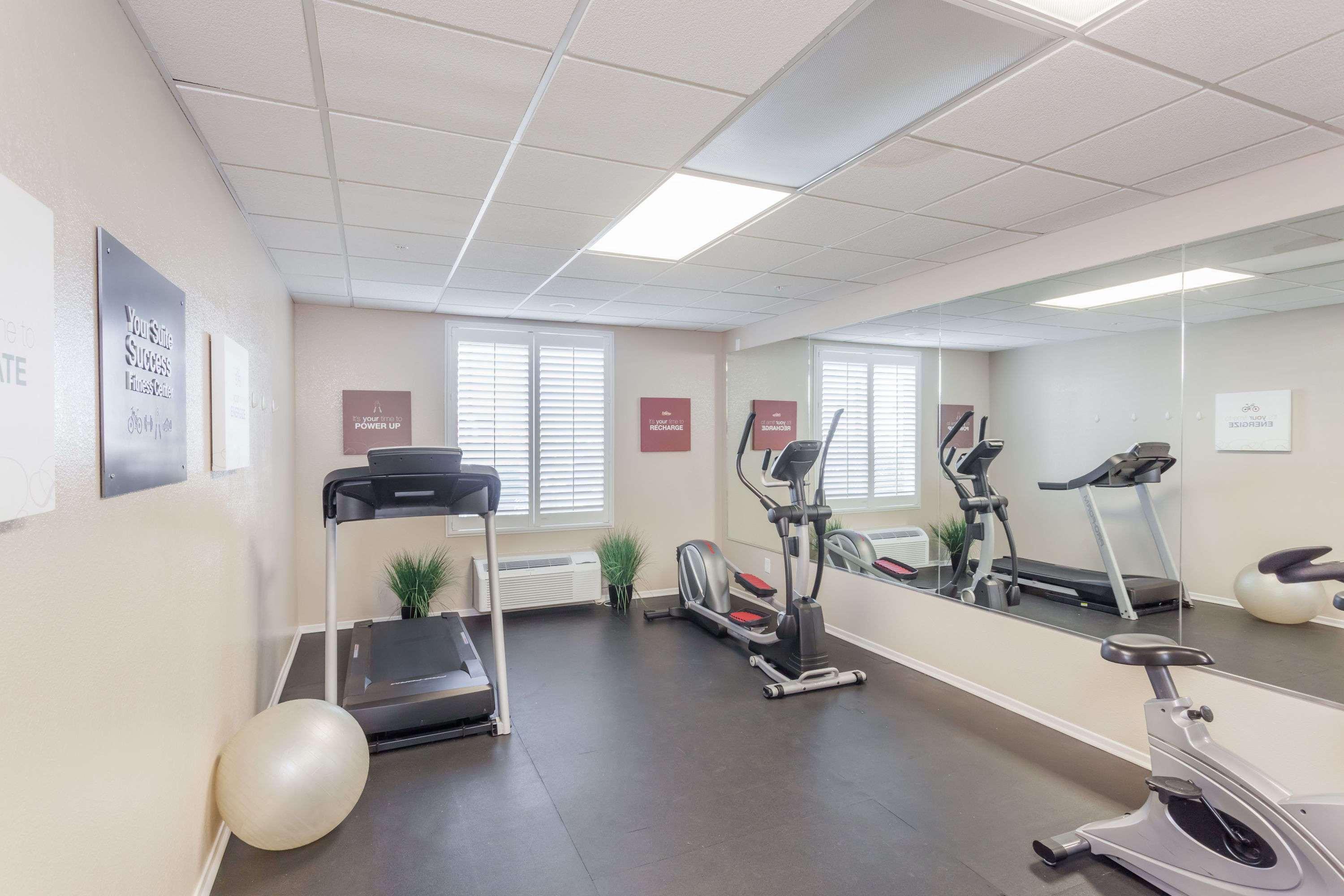 Hawthorn Suites Victorville Bagian luar foto