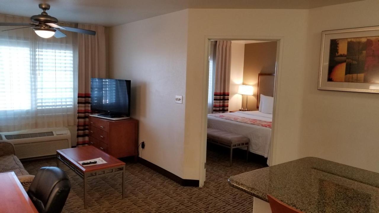 Hawthorn Suites Victorville Bagian luar foto
