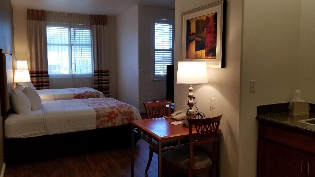 Hawthorn Suites Victorville Bagian luar foto
