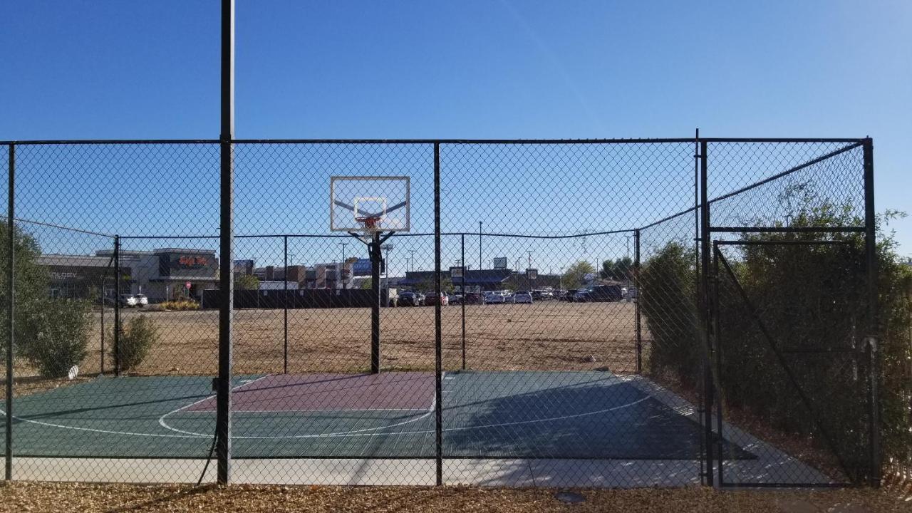Hawthorn Suites Victorville Bagian luar foto