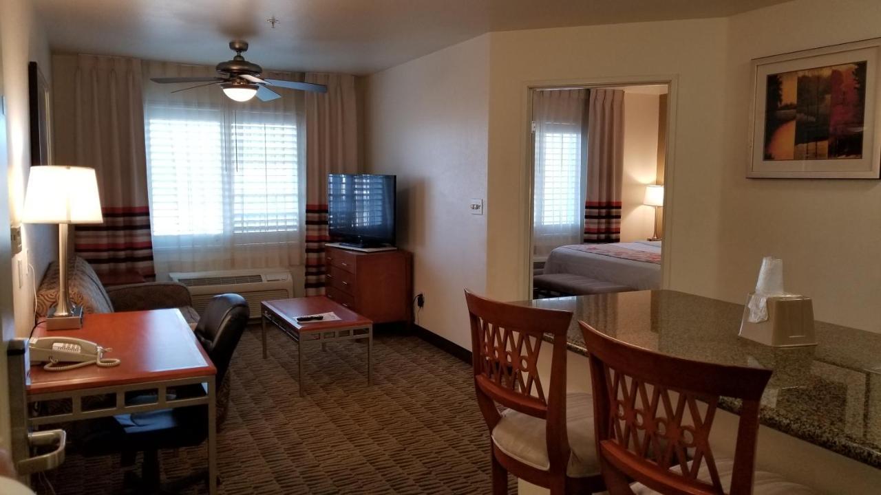 Hawthorn Suites Victorville Bagian luar foto