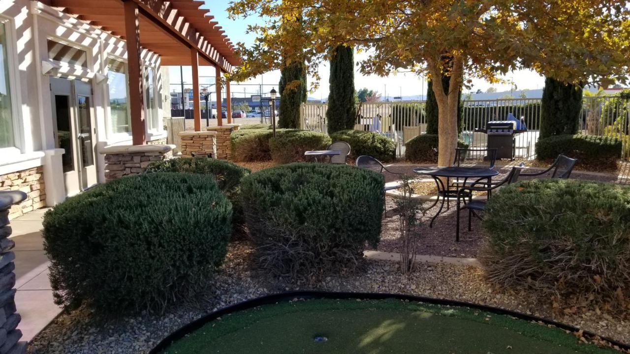 Hawthorn Suites Victorville Bagian luar foto