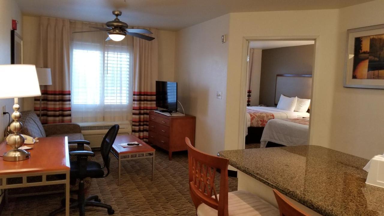 Hawthorn Suites Victorville Bagian luar foto